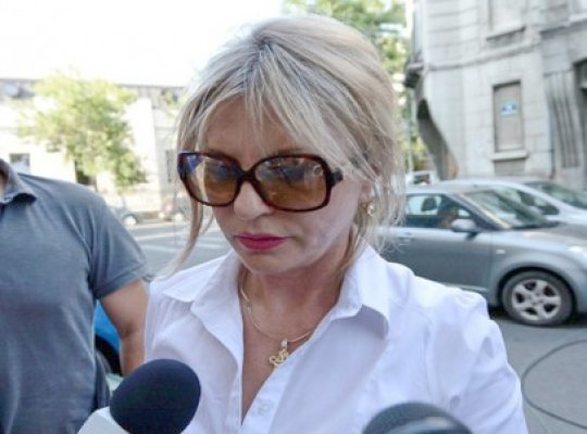 Fiul judecătoarei şpăgare, Veronica Cîrstoiu, poate pleca acasă: a plătit cauţiunea de 15.000 de lei